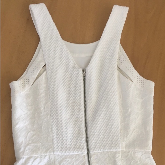 Sleeveless white dress - Picture 4 of 8